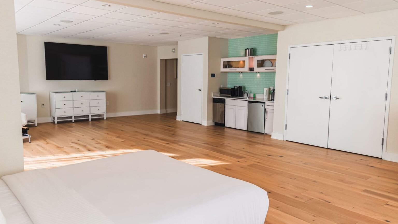 Signature double studio hotel room with kitchen in Diamond Beach