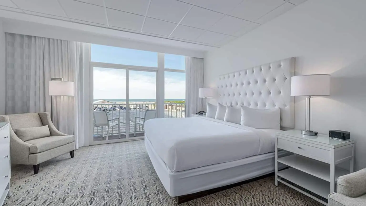 Premium poolside king studio diamond beach NJ hotel room