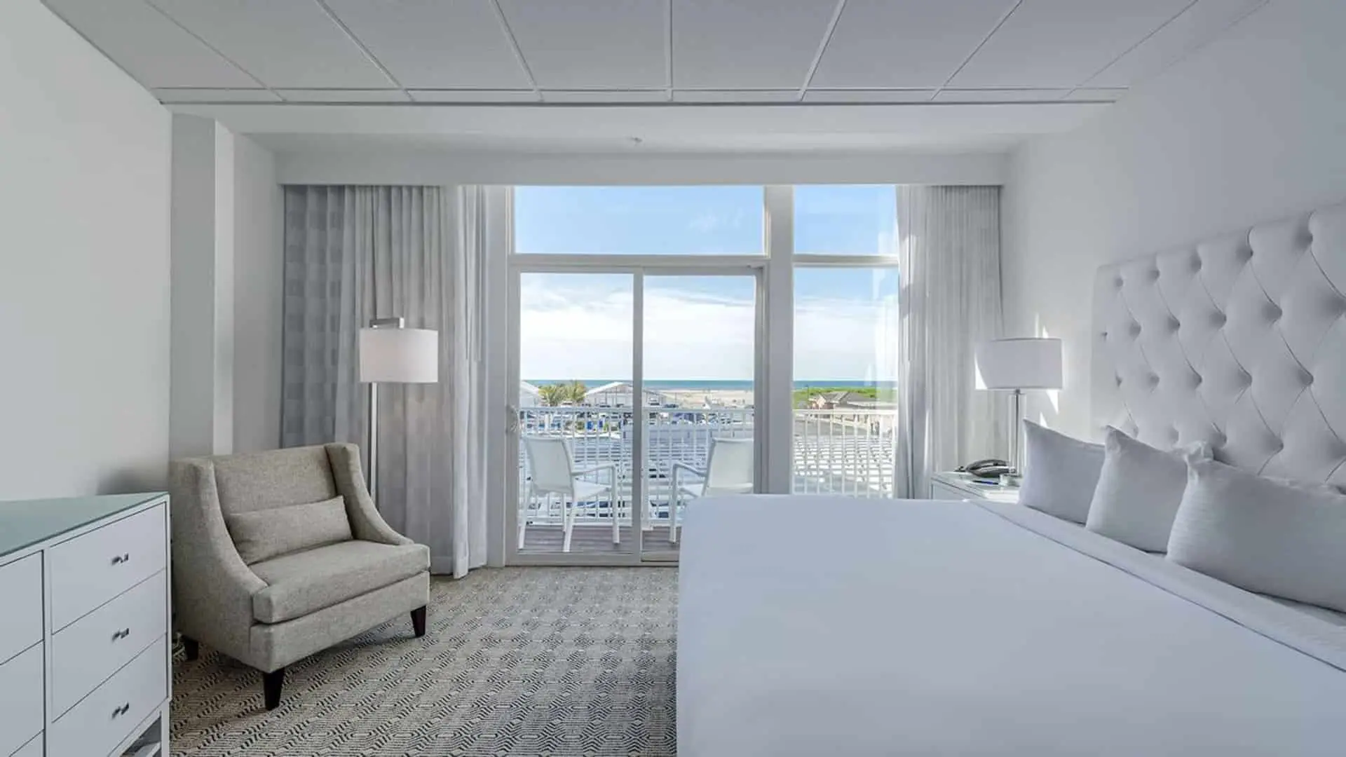 Premium poolside king studio hotel room in Diamond Beach NJ