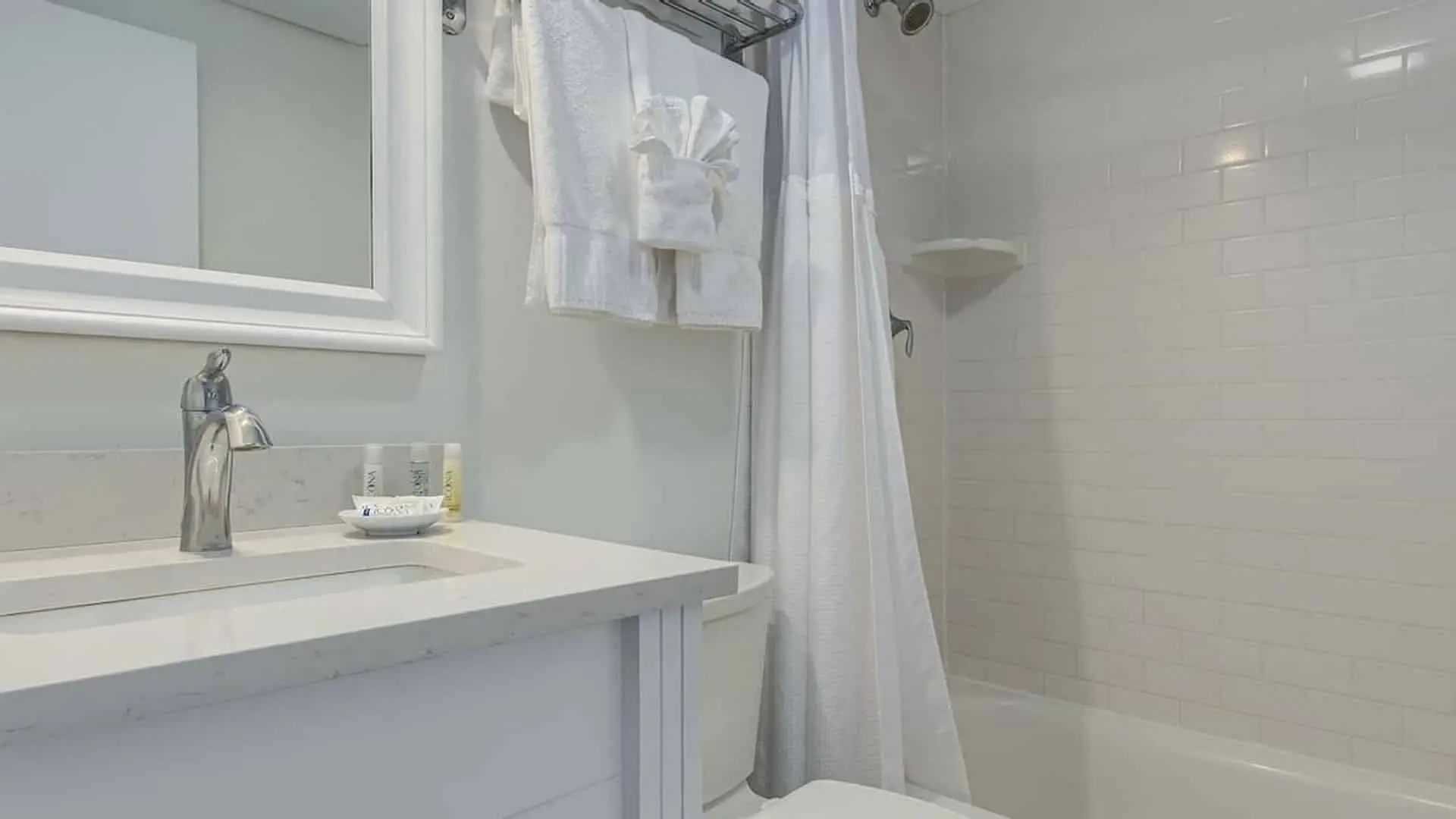 Classic double suite bathroom