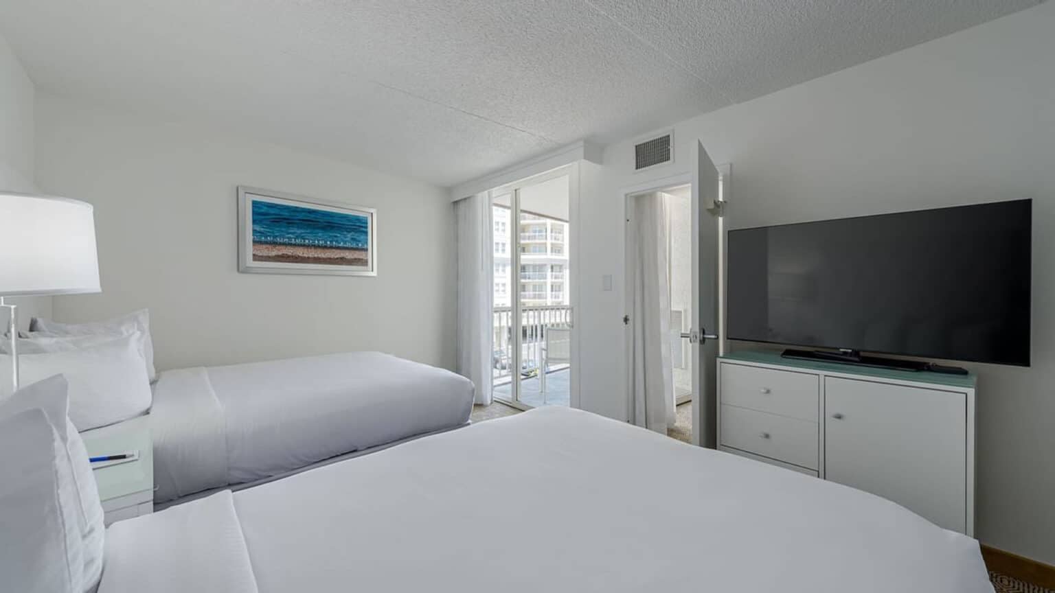 Signature double suite bedroom with beds