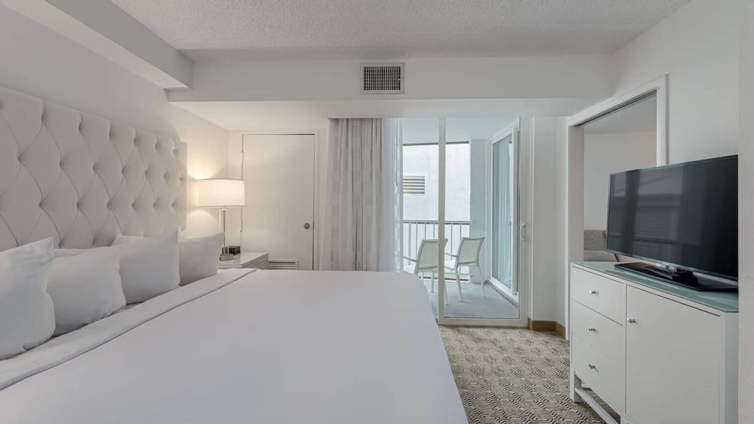 Classic king suite bedroom