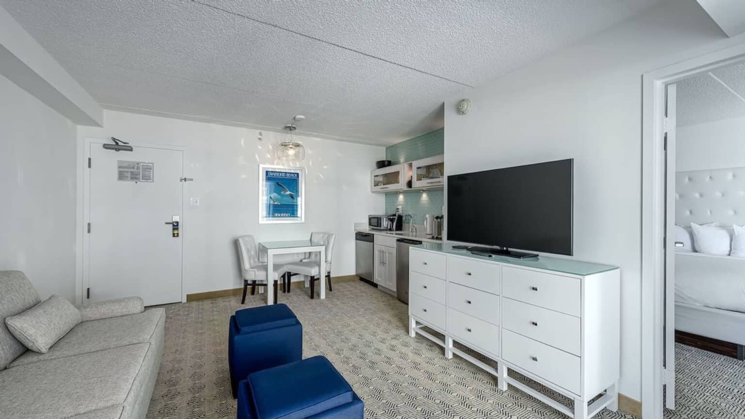 Classic double suite hotel living room with flatscreen tv