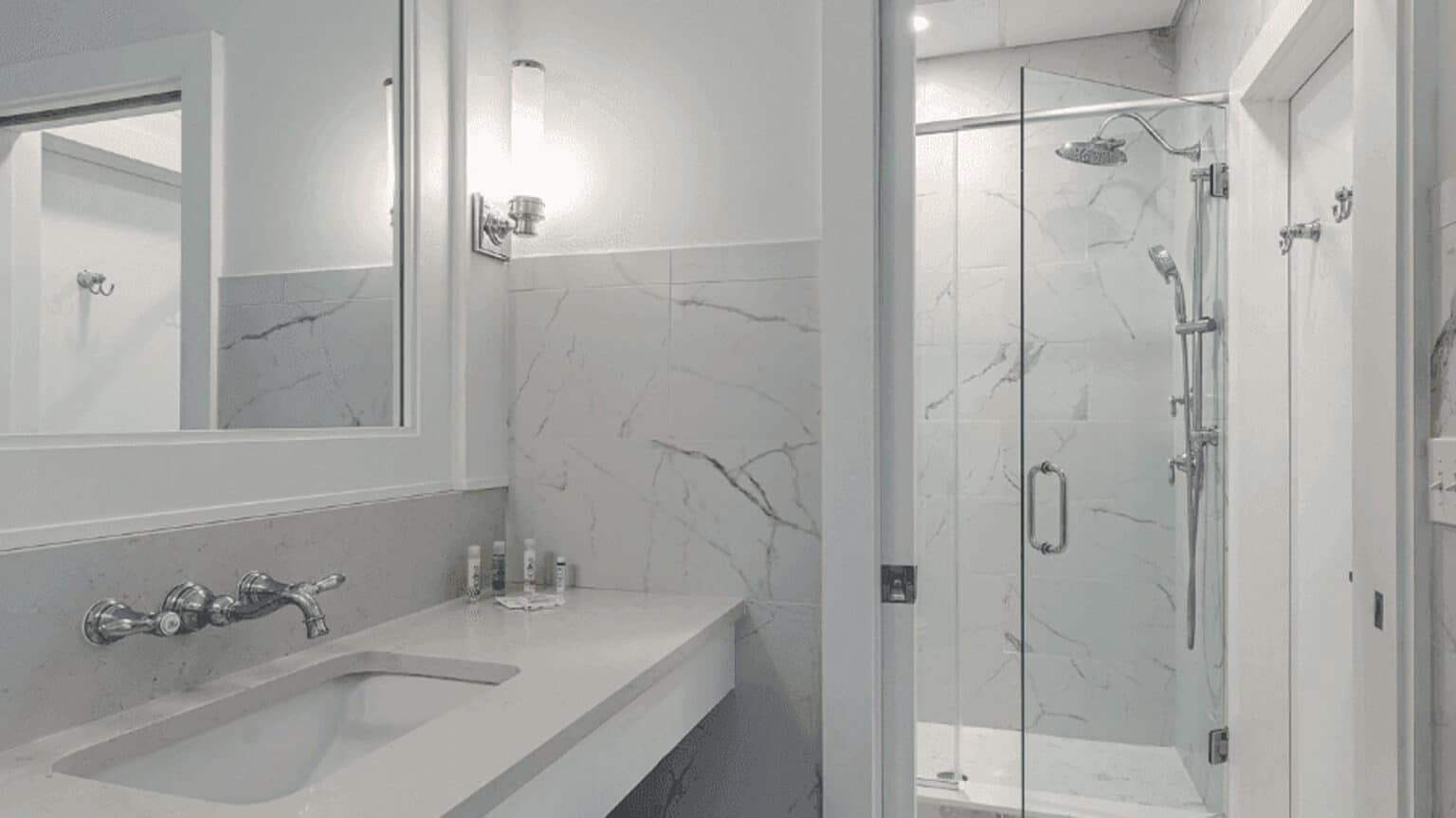 ICONA Diamond Beach Top Floor Double Suite bathroom