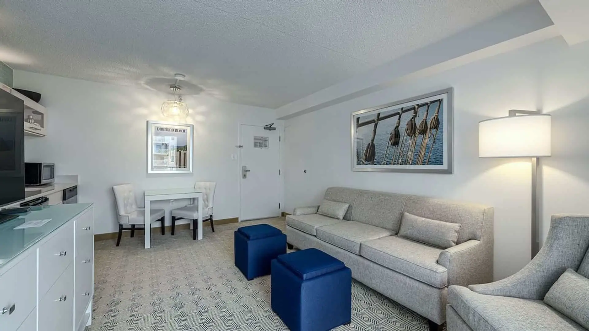 Classic king suite living room