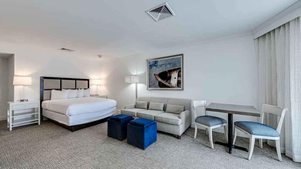 King Queen suite in ICONA Avalon