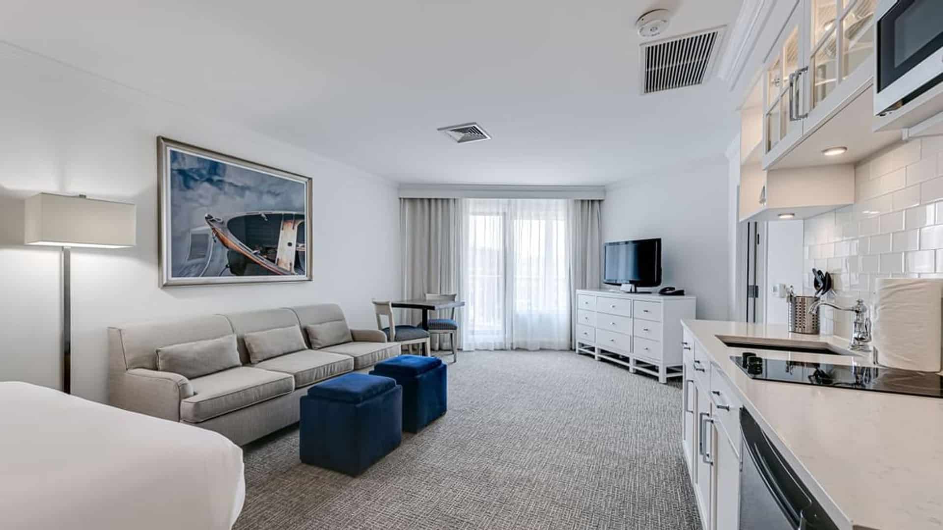 King Queen suite bedroom and living area