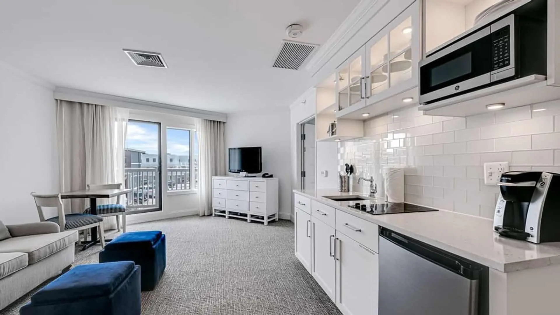 King Queen suite bedroom and living area
