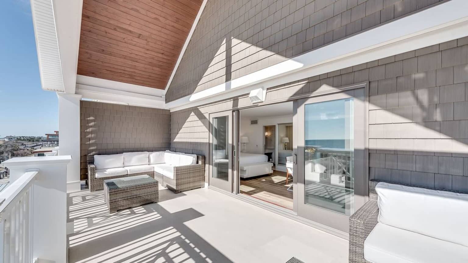 Oceanfront luxury king studio large balcony