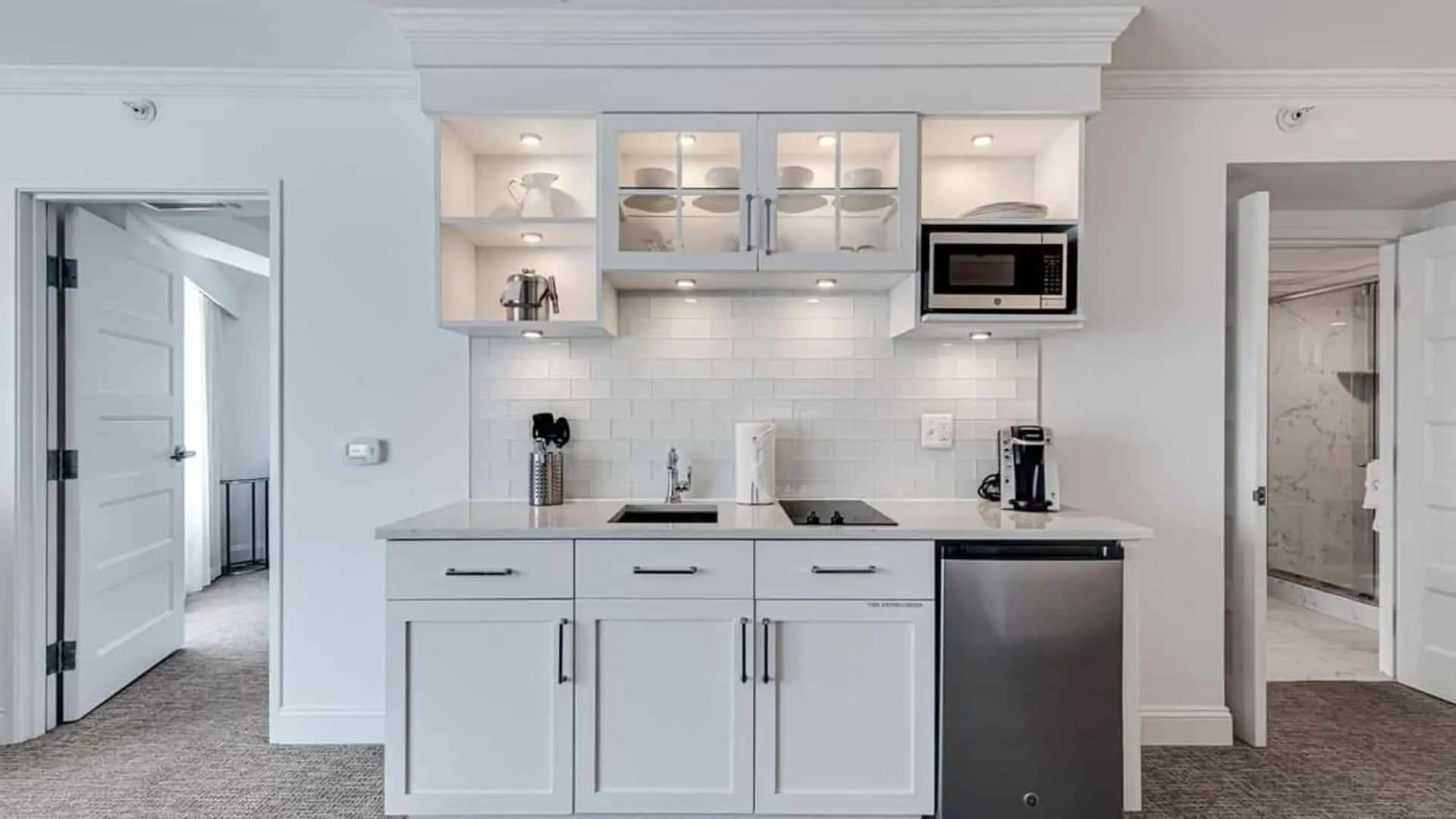 King Queen suite galley kitchen