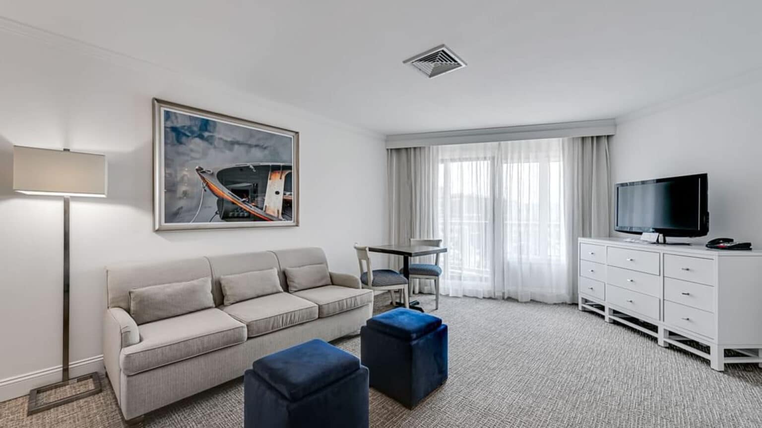 King Queen suite living area