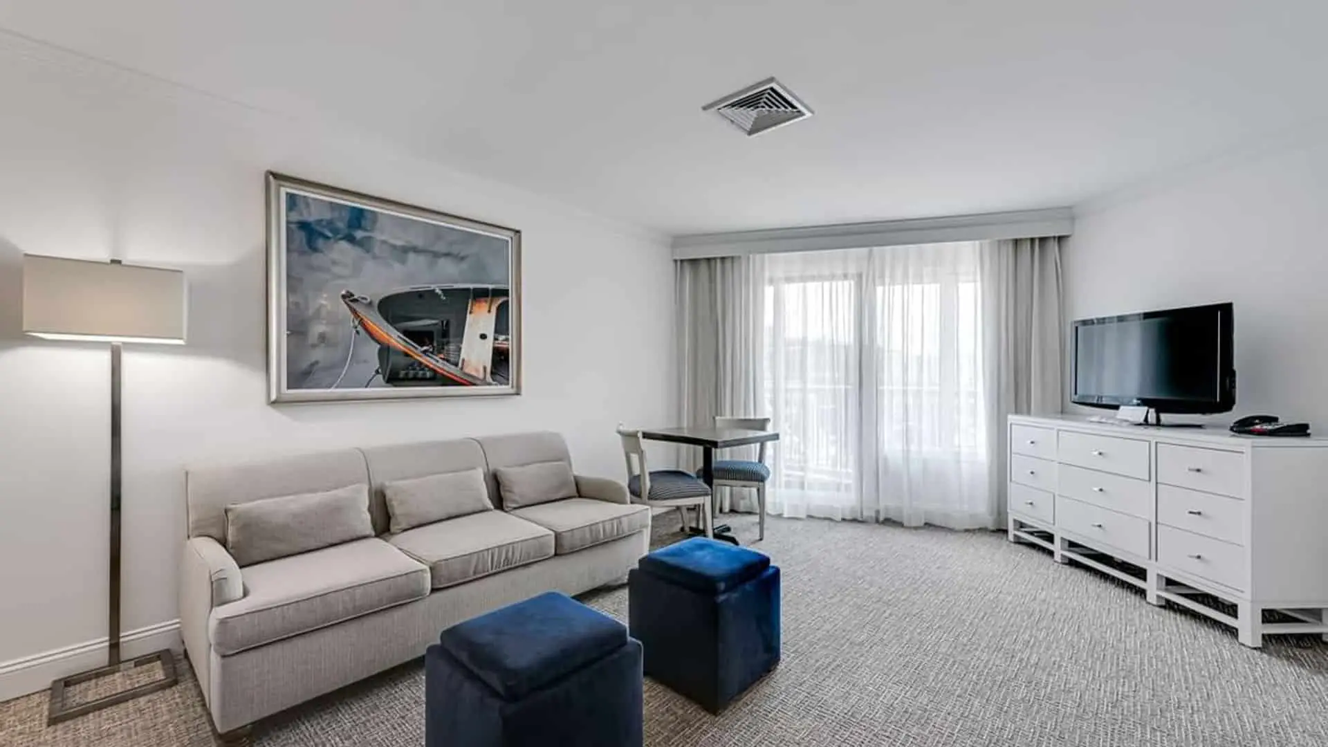 King Queen suite living area