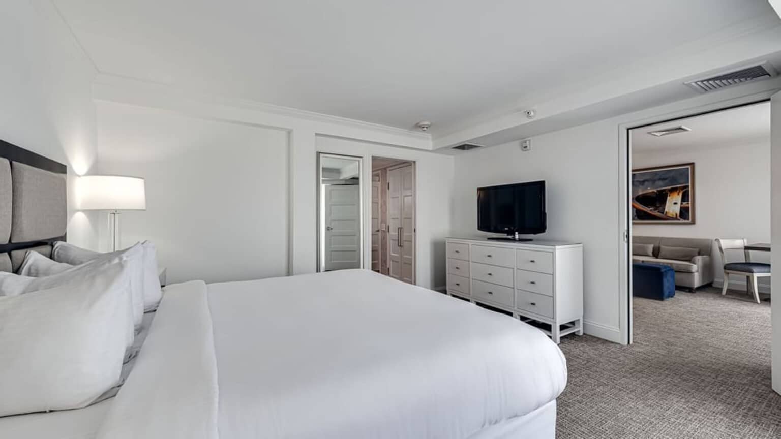 King Queen suite bedroom