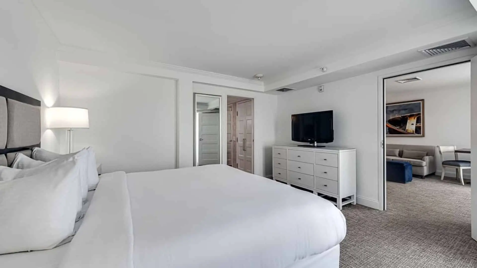 King Queen suite bedroom