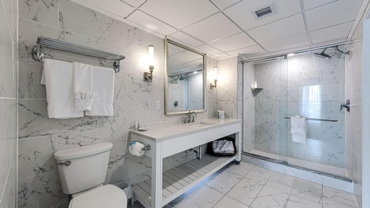 King Queen suite bathroom
