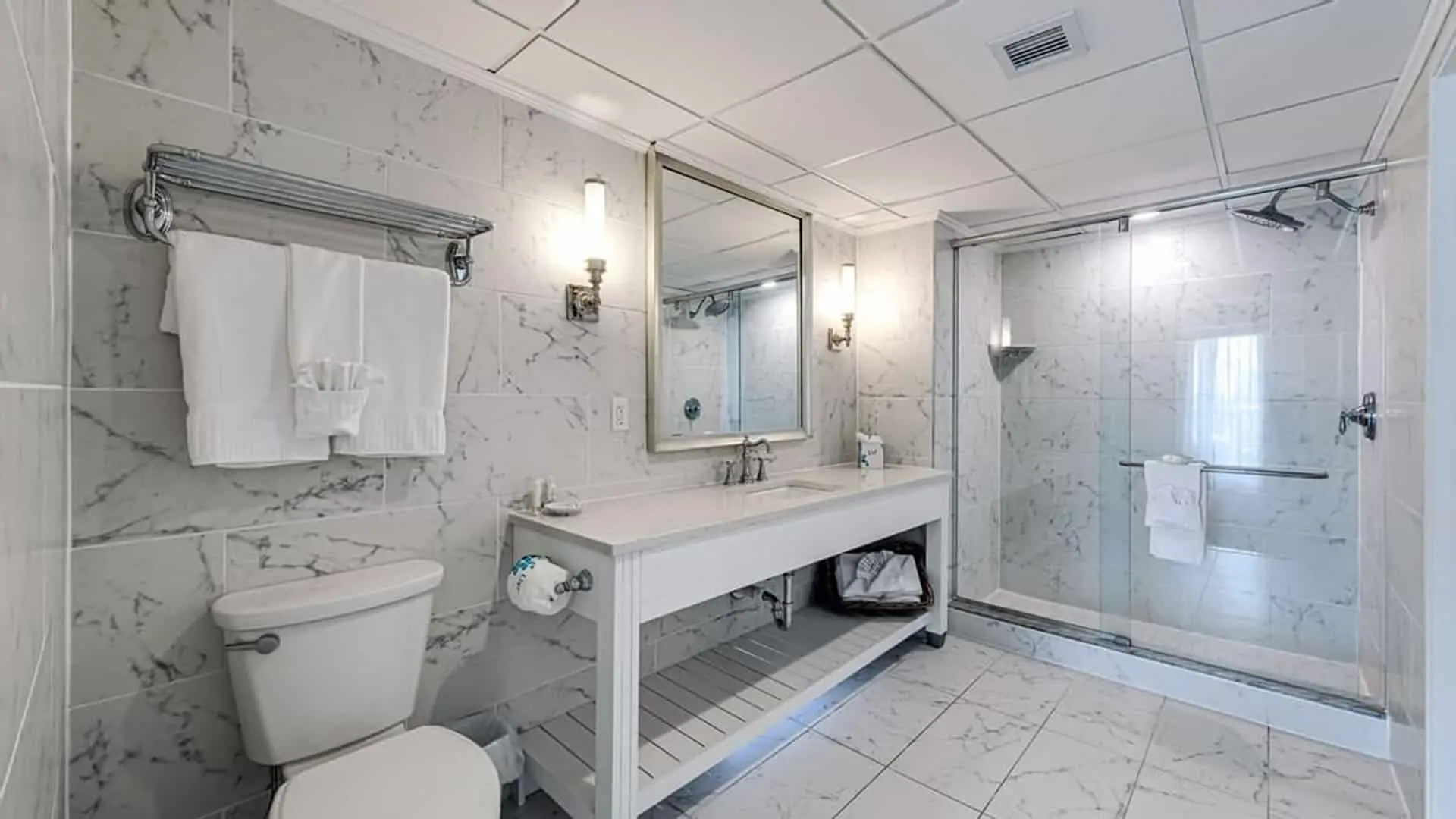 King Queen suite bathroom