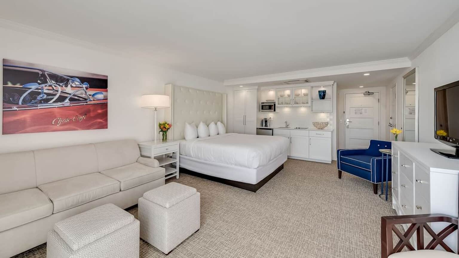 Signature king studio ADA hotel room