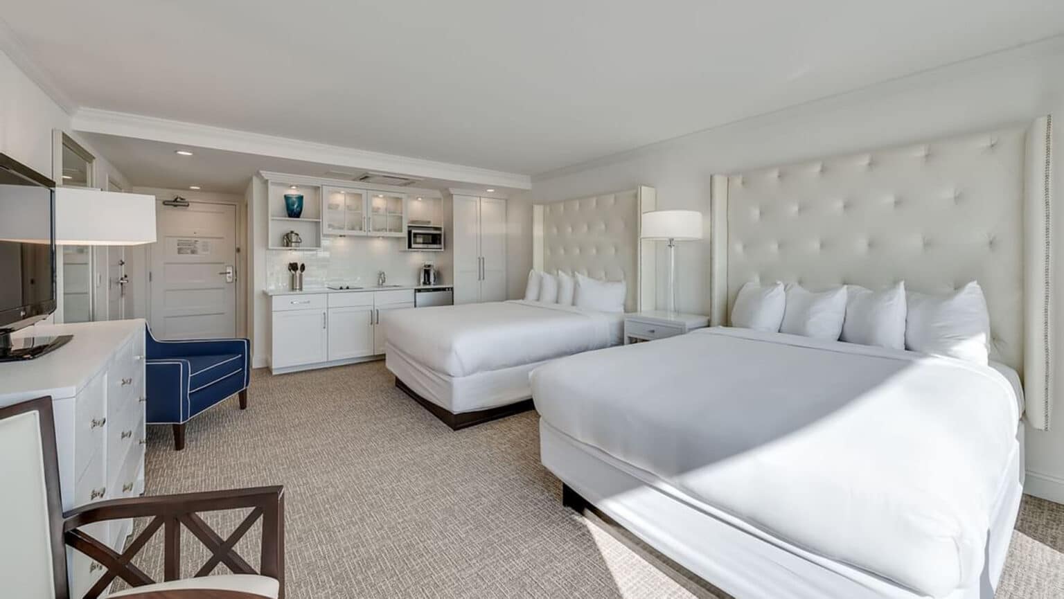 Premium queen studio hotel room