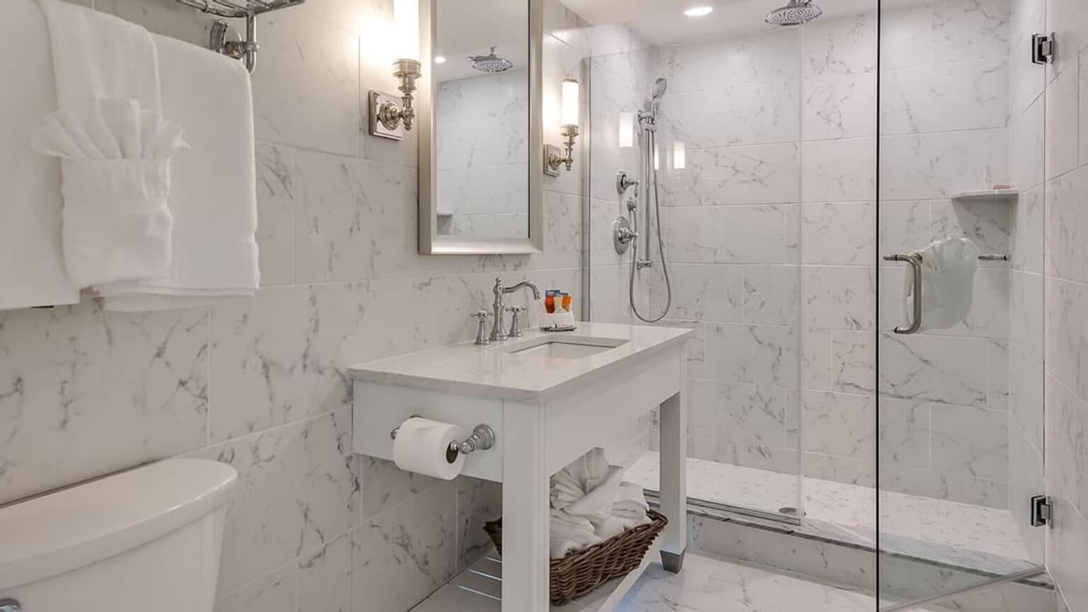 ICONA Avalon king studio bathroom