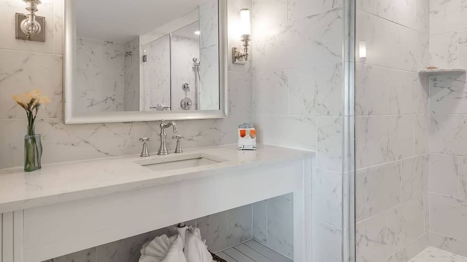 Signature queen studio hotel room bathroom