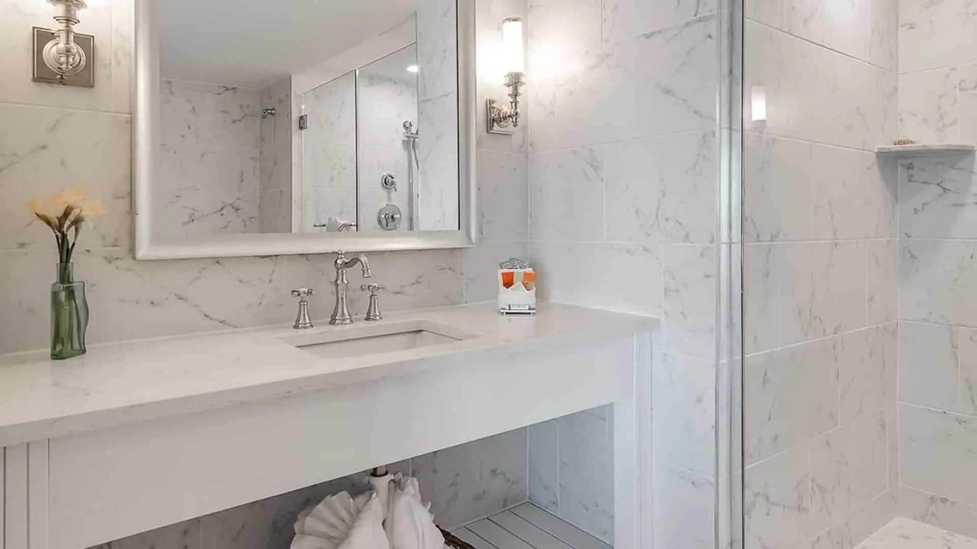 Signature queen studio hotel room bathroom