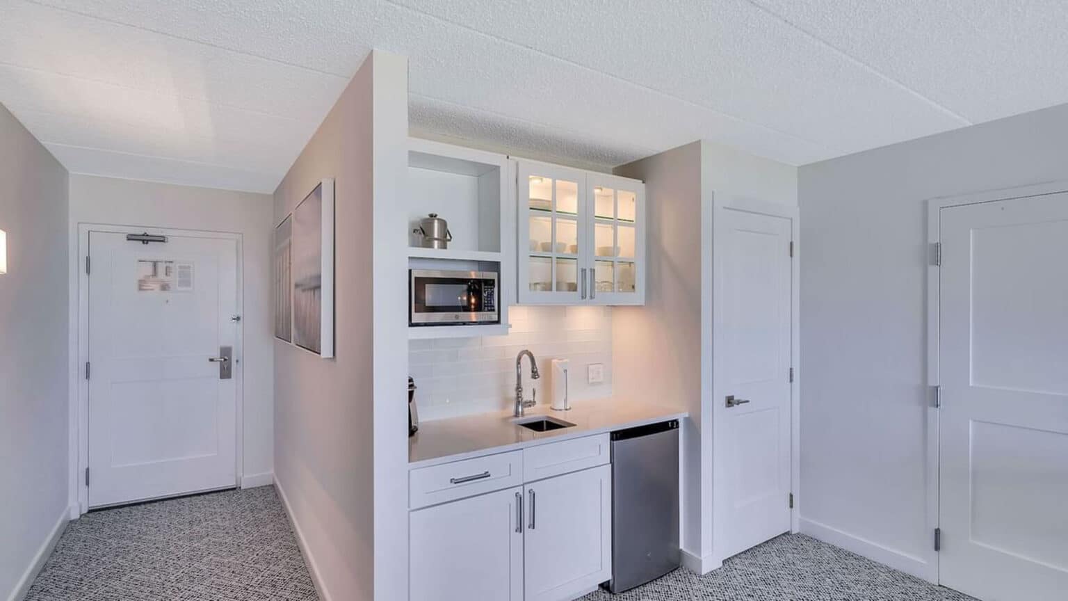 ICONA Windrift oceanfront two bedroom suite kitchenette