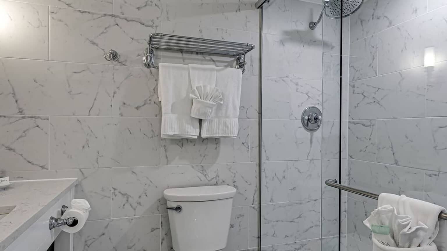 Classic family studio bathroom