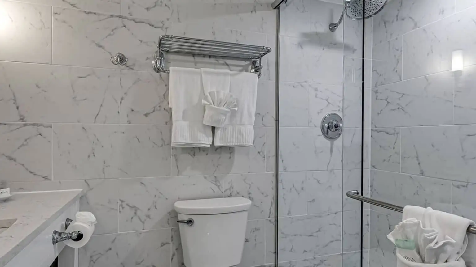Classic family studio bathroom