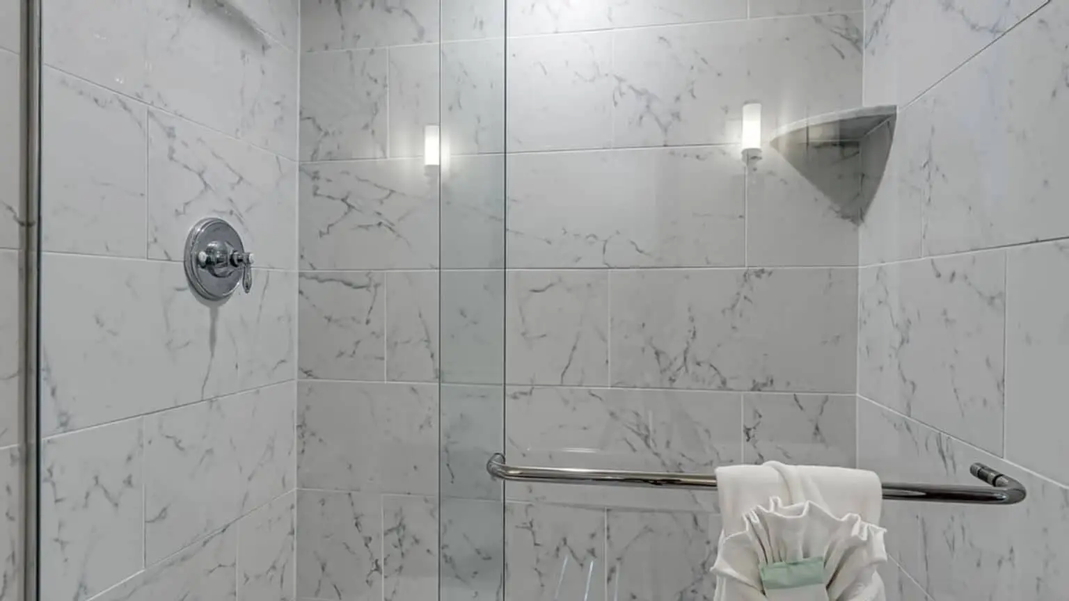 Classic family studio shower
