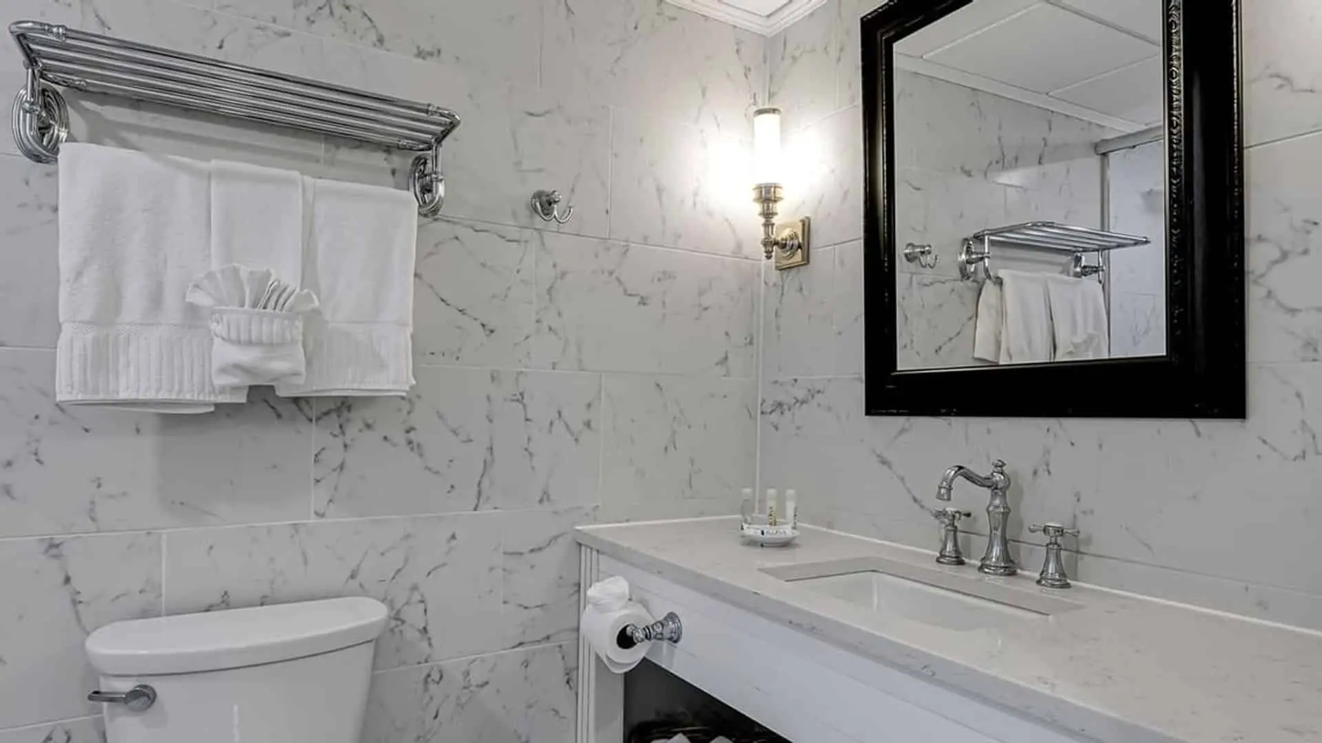 Classic family studio bathroom