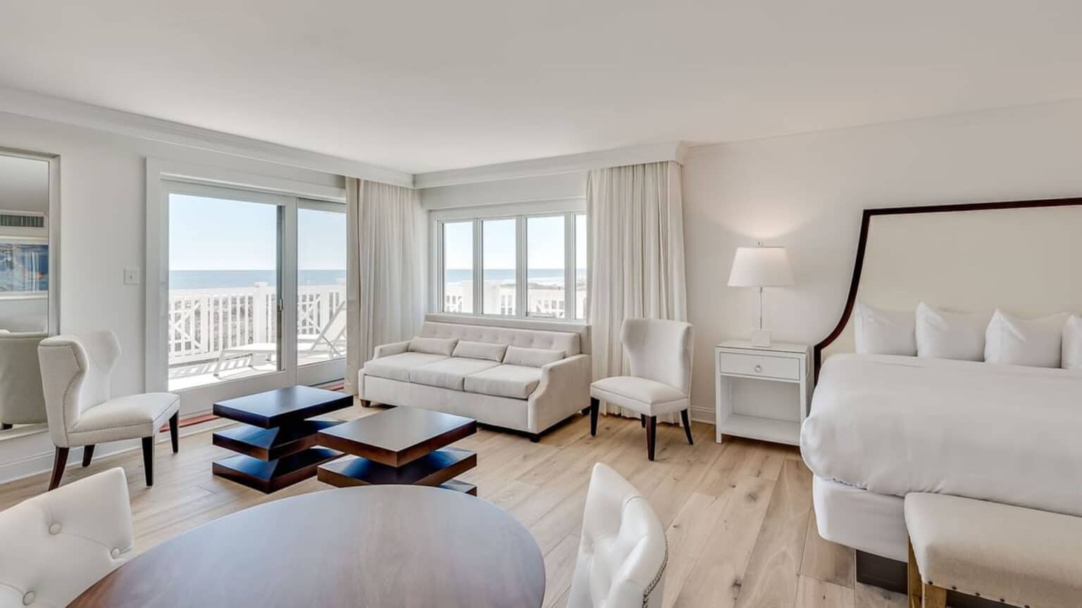 Oceanfront luxury king studio corner room