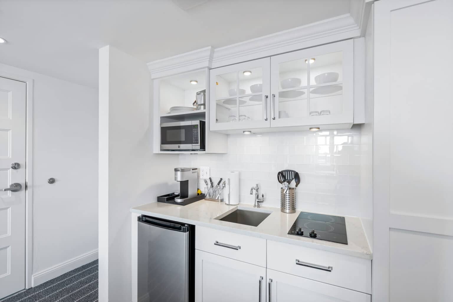 Classic Queen Studio kitchen