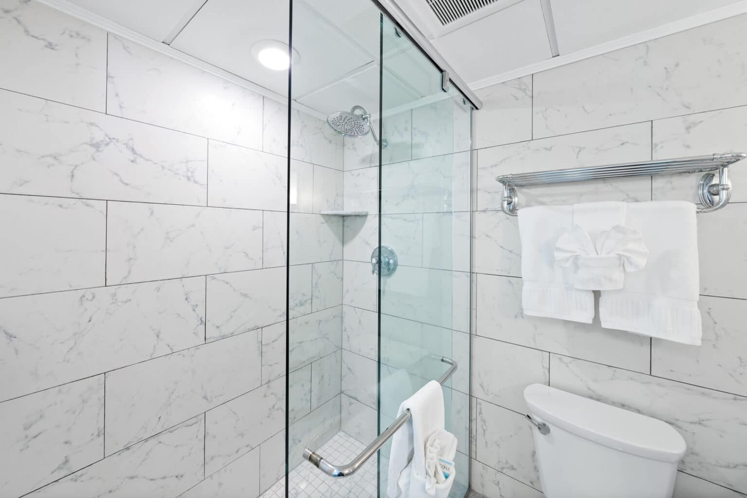 Classic queen studio bathroom shower