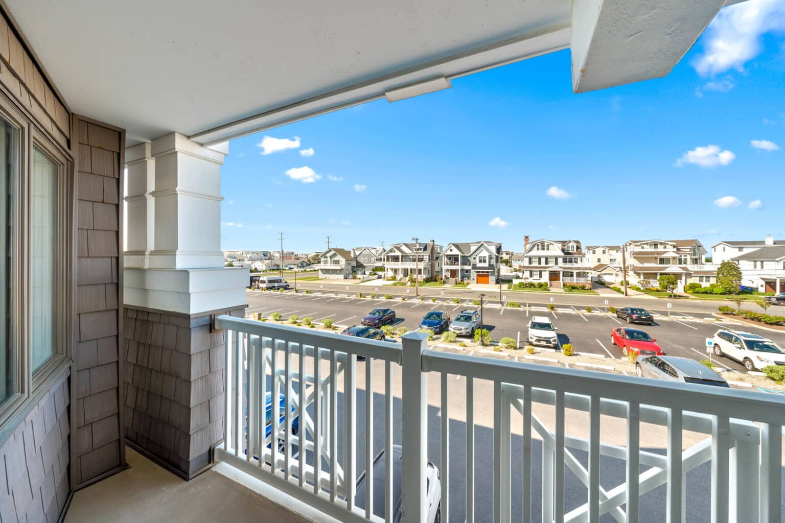 Classic queen hotel room balcony view