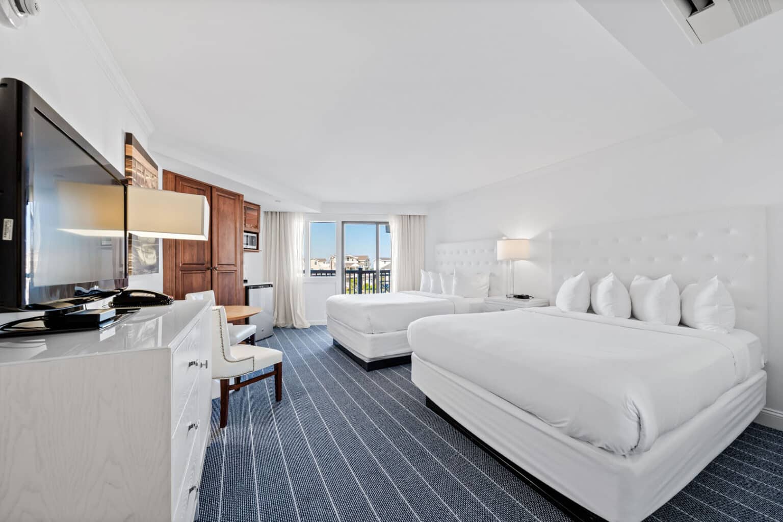 Classic queen hotel room