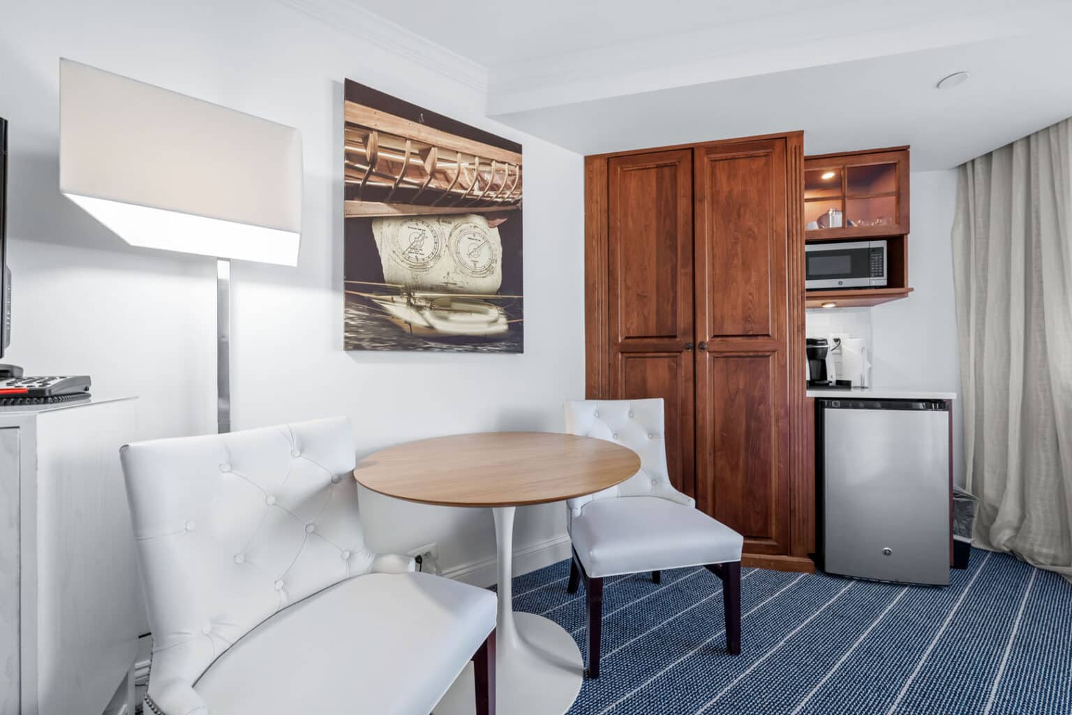 Classic queen hotel room seating area