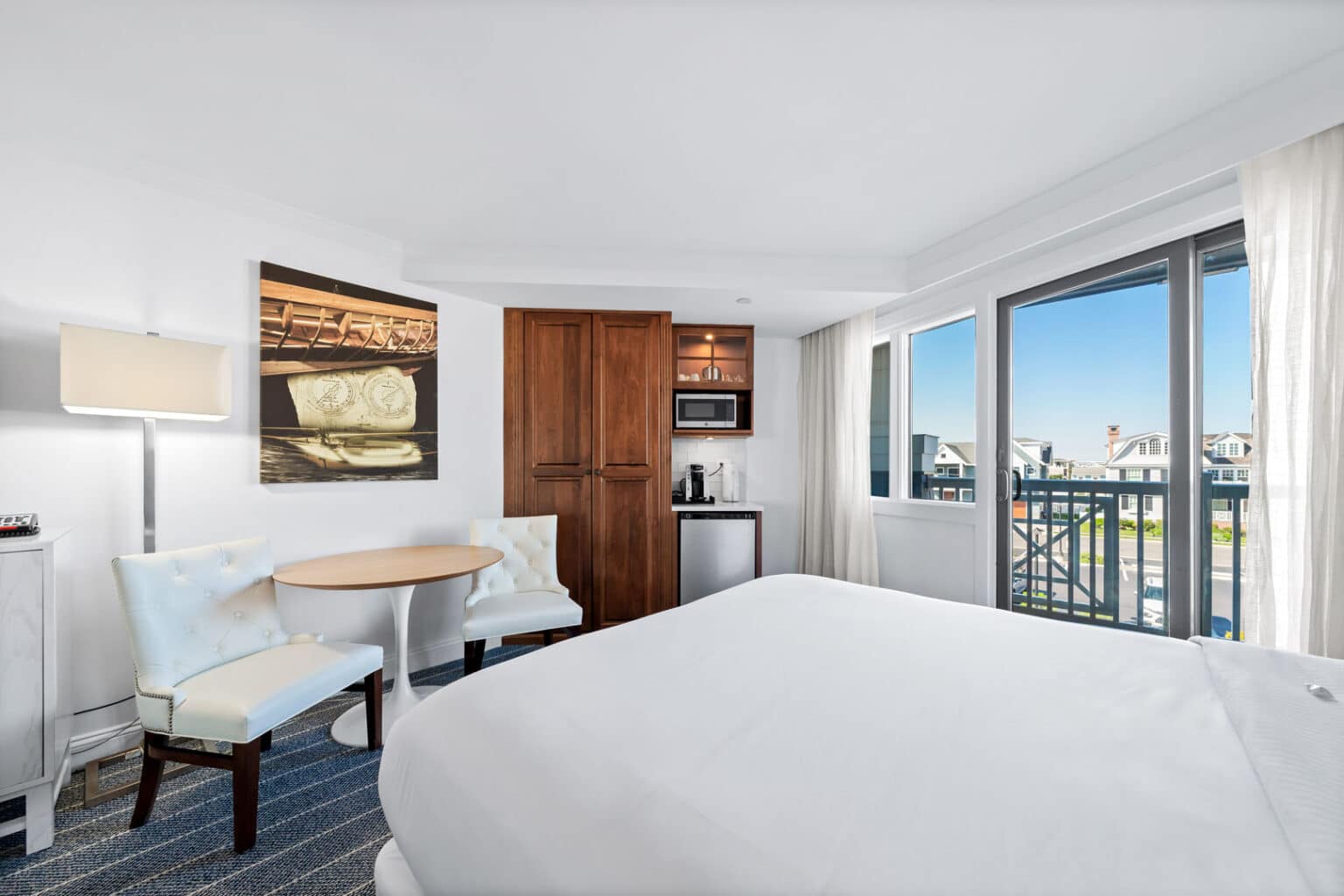 Classic queen hotel room