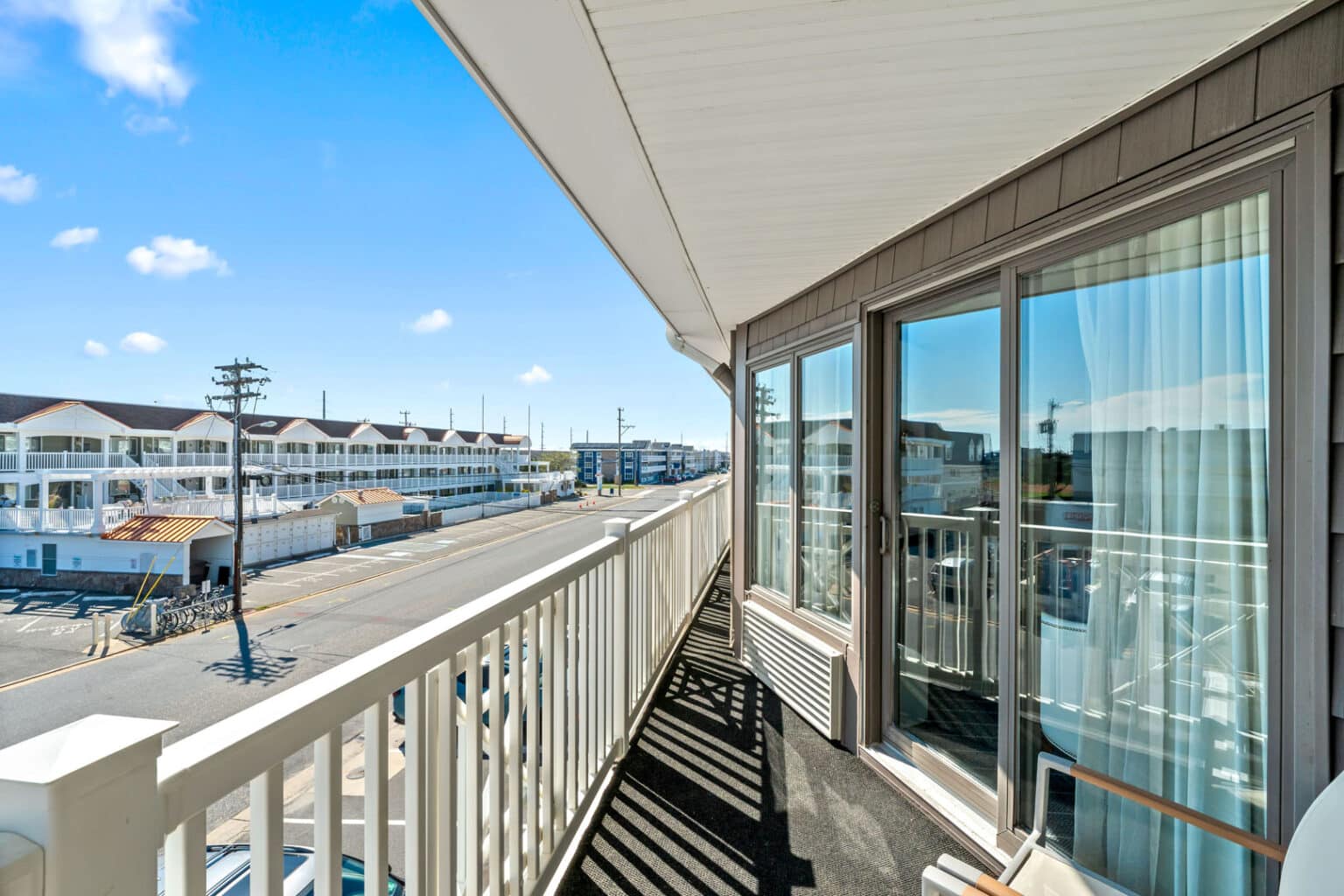 Classic king hotel room balcony view