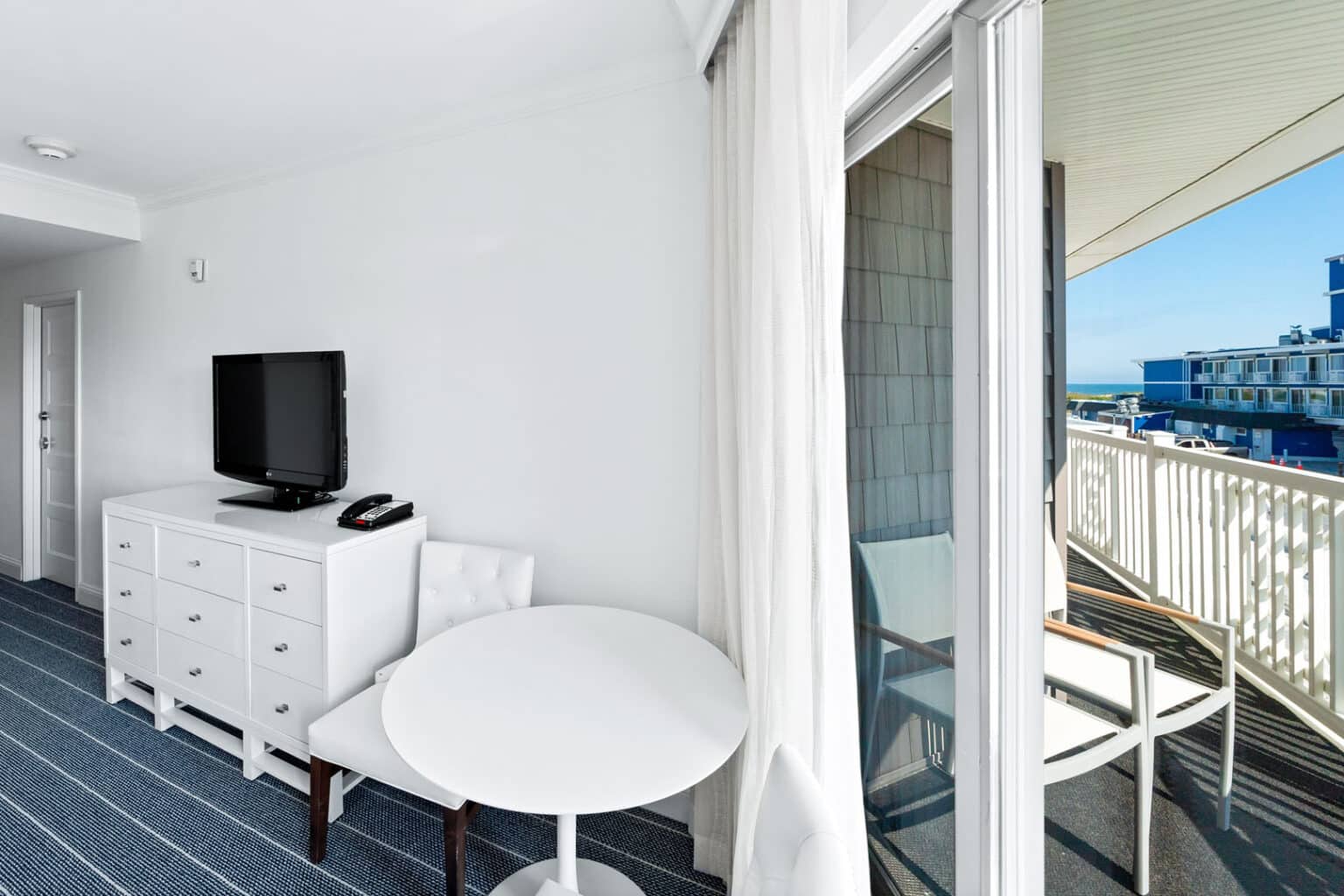 Classic king hotel room seating area