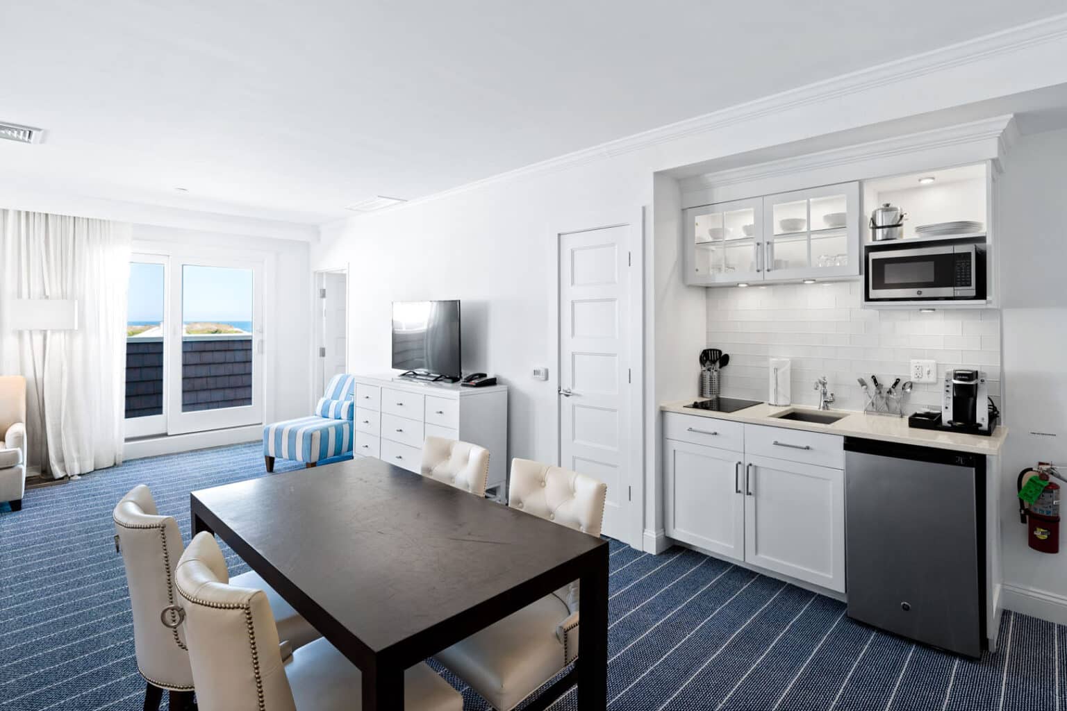 Premium family suite dining area and kitchen