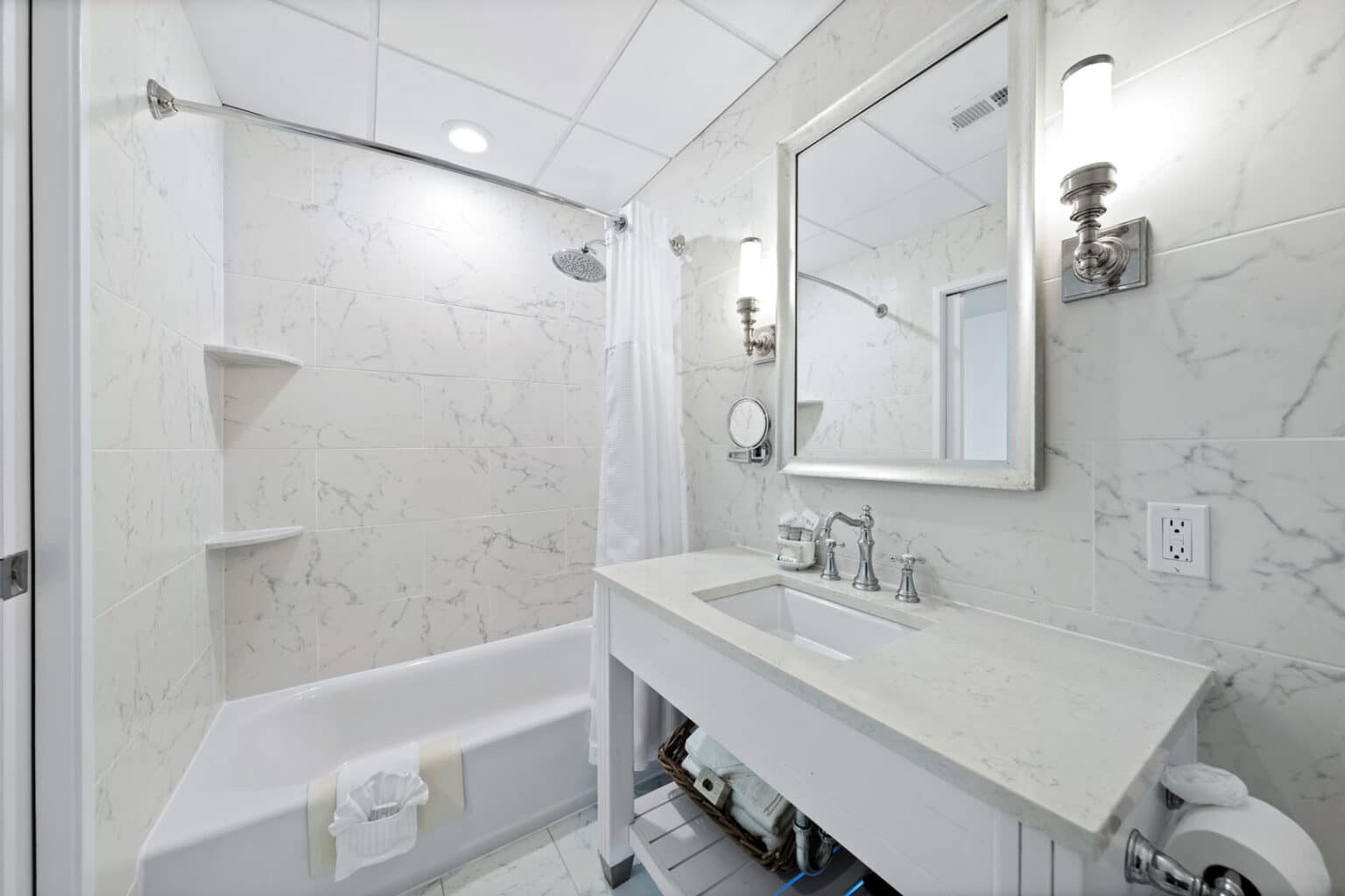 Premium family suite bathroom