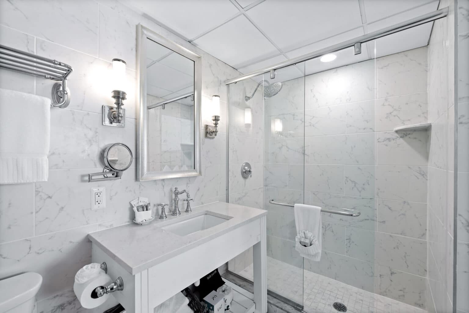 Premium family suite bathroom