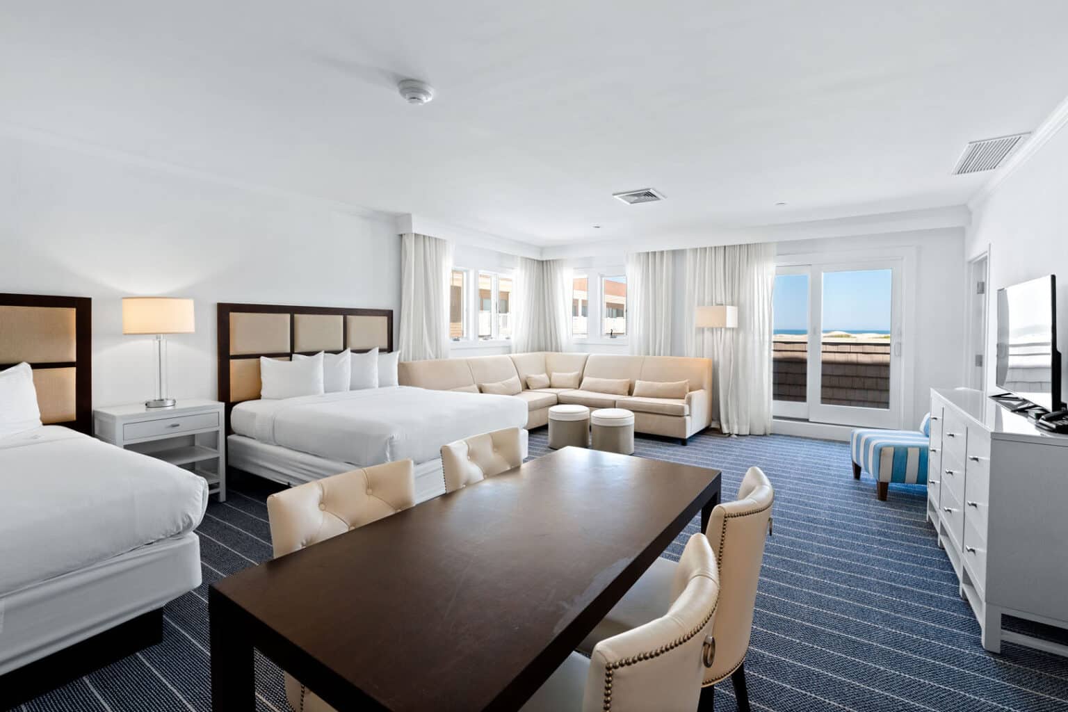 Premium family suite dining area