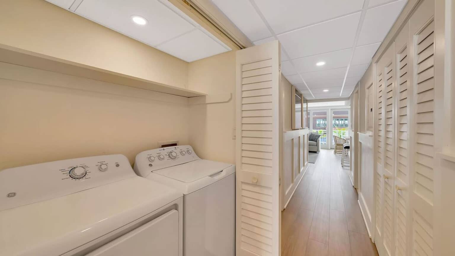 ICONA Windrift 3-bedroom hotel laundry room