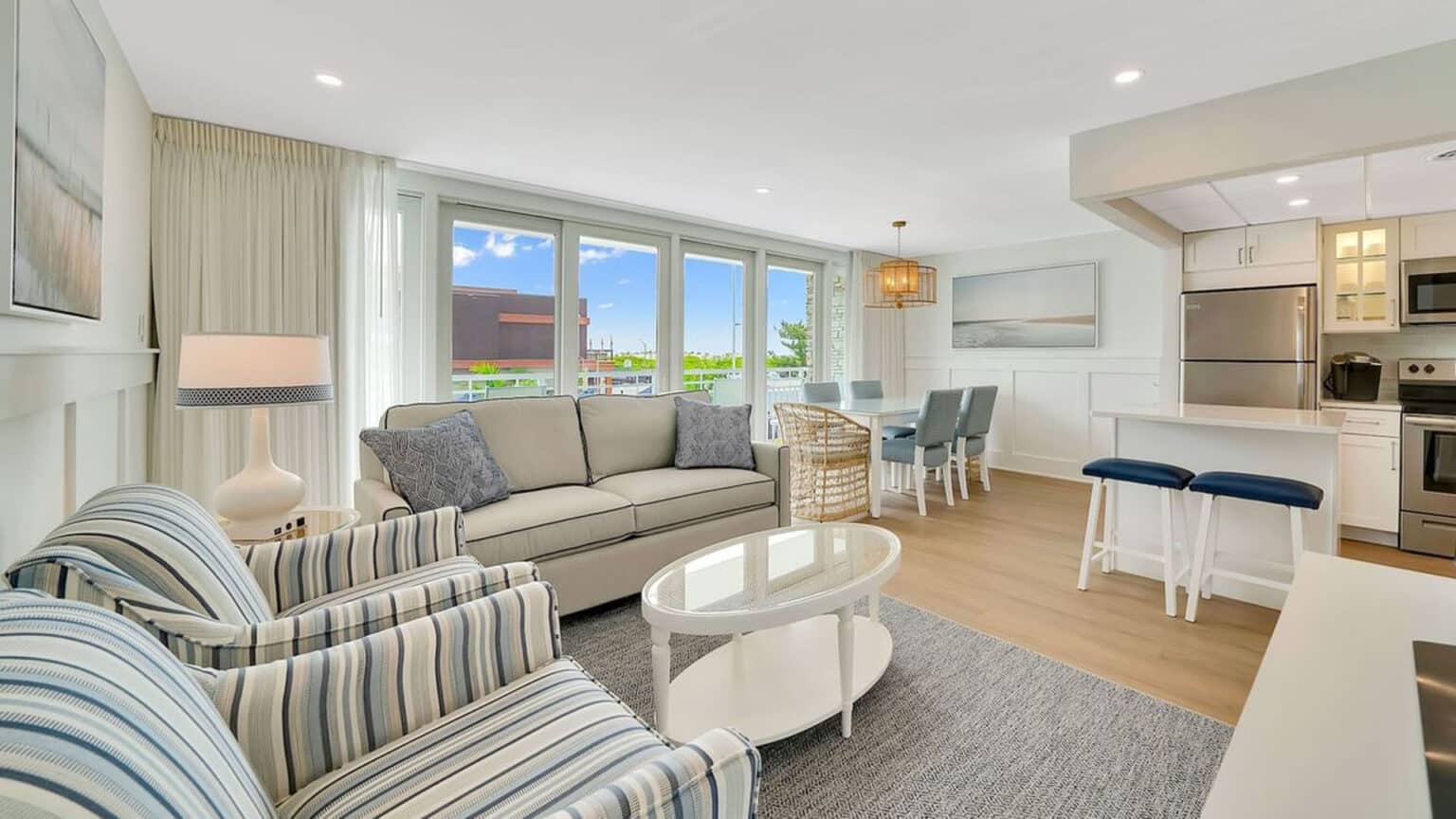 ICONA Windrift 3-bedroom hotel living room