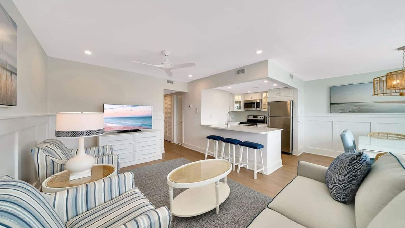 ICONA Windrift 3-bedroom hotel living area