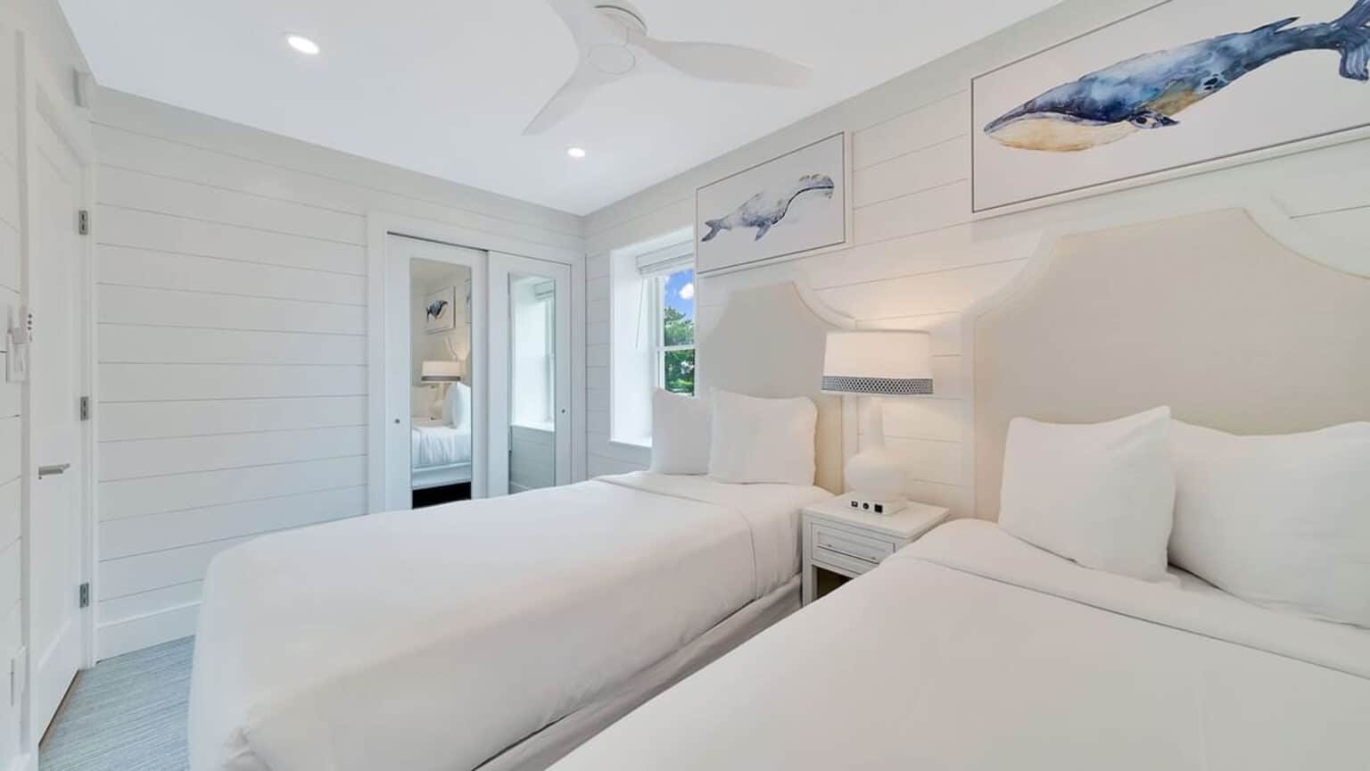 ICONA Windrift 3-bedroom hotel bedroom