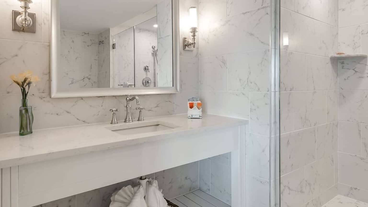 Premium poolside queen studio plus bathroom counter