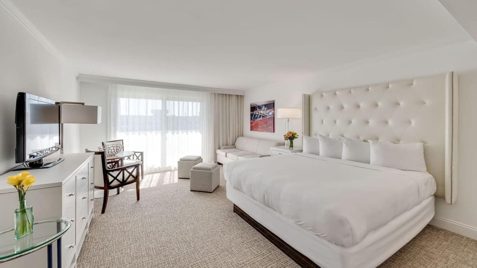 Premium Poolside king studio hotel room in Avalon