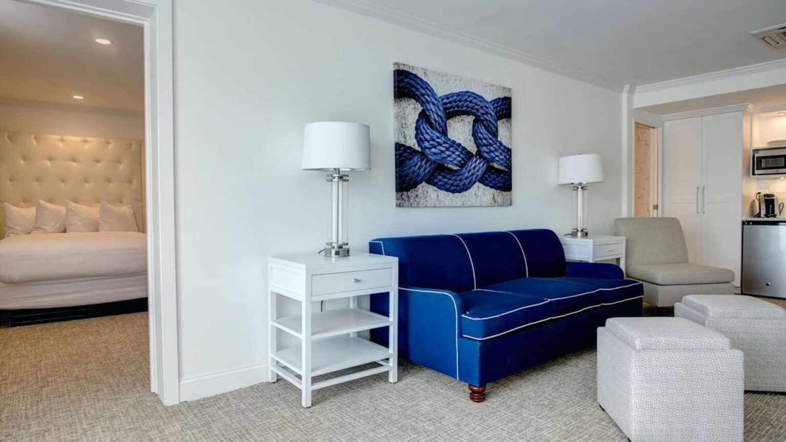 Signature Queen suite sitting area